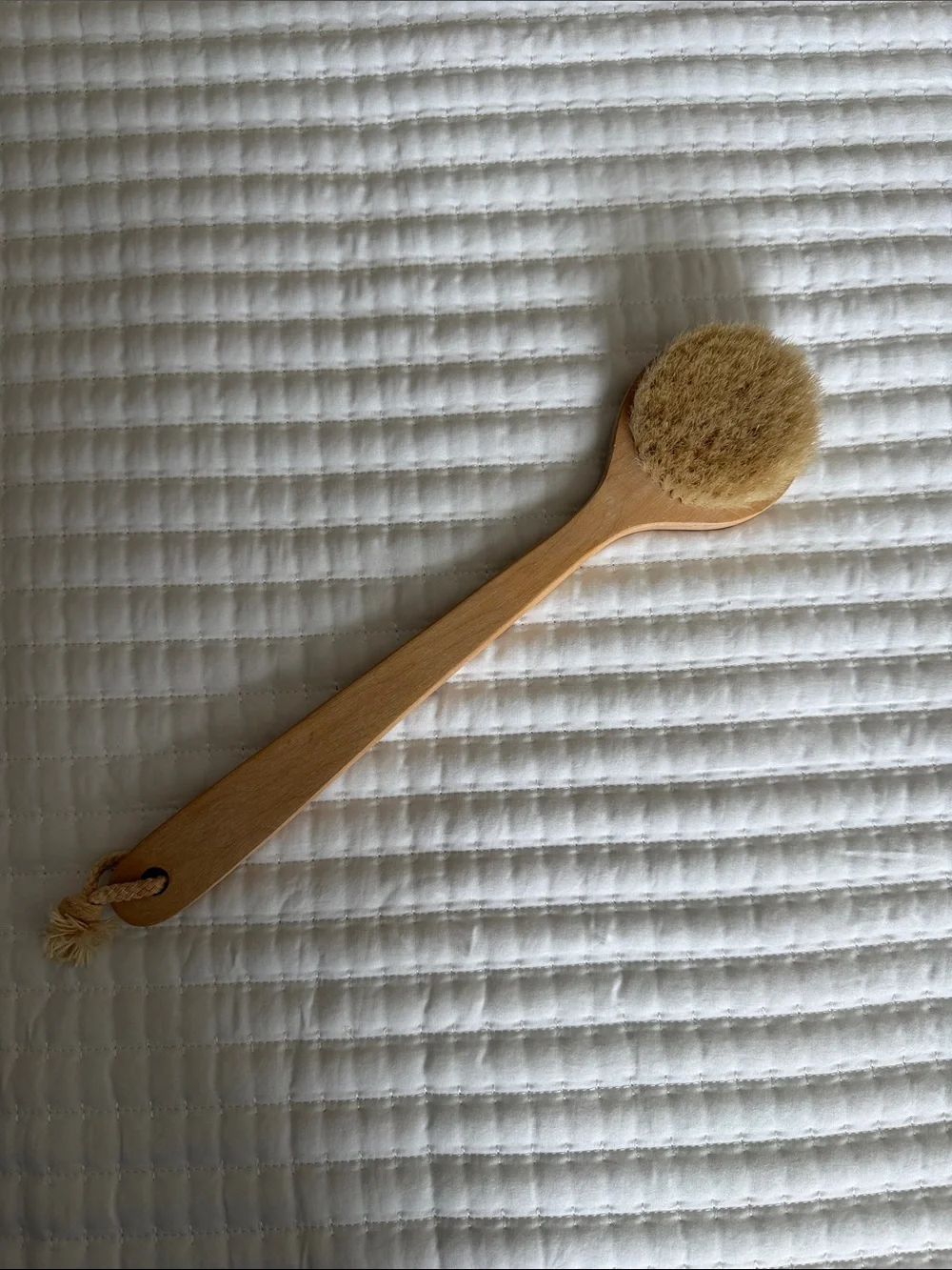 Natural Wooden Long-Handle Bath Brush - Cream Bristles